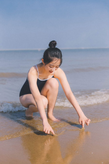 夕阳染红的街道